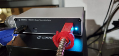 Intona 7055D and USB 3.0 connection - operation- blue LED.jpeg